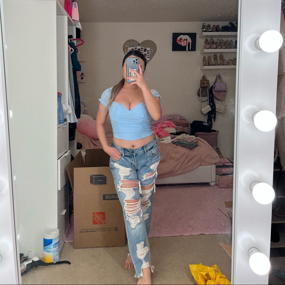 Low rise ripped jeans